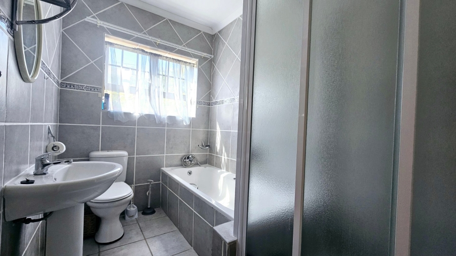 3 Bedroom Property for Sale in Dana Bay Western Cape